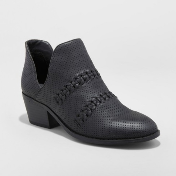 Looking To Buy These Universal Thread Black Bootie - Picture 1 of 1